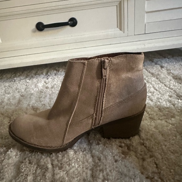 MOSSIMO SUEDE LEATHER FRINGE TAUPE LOW HEEL ANKLE BOOTS CREAM GREY BROWN Sz 7.5 - Picture 4 of 9